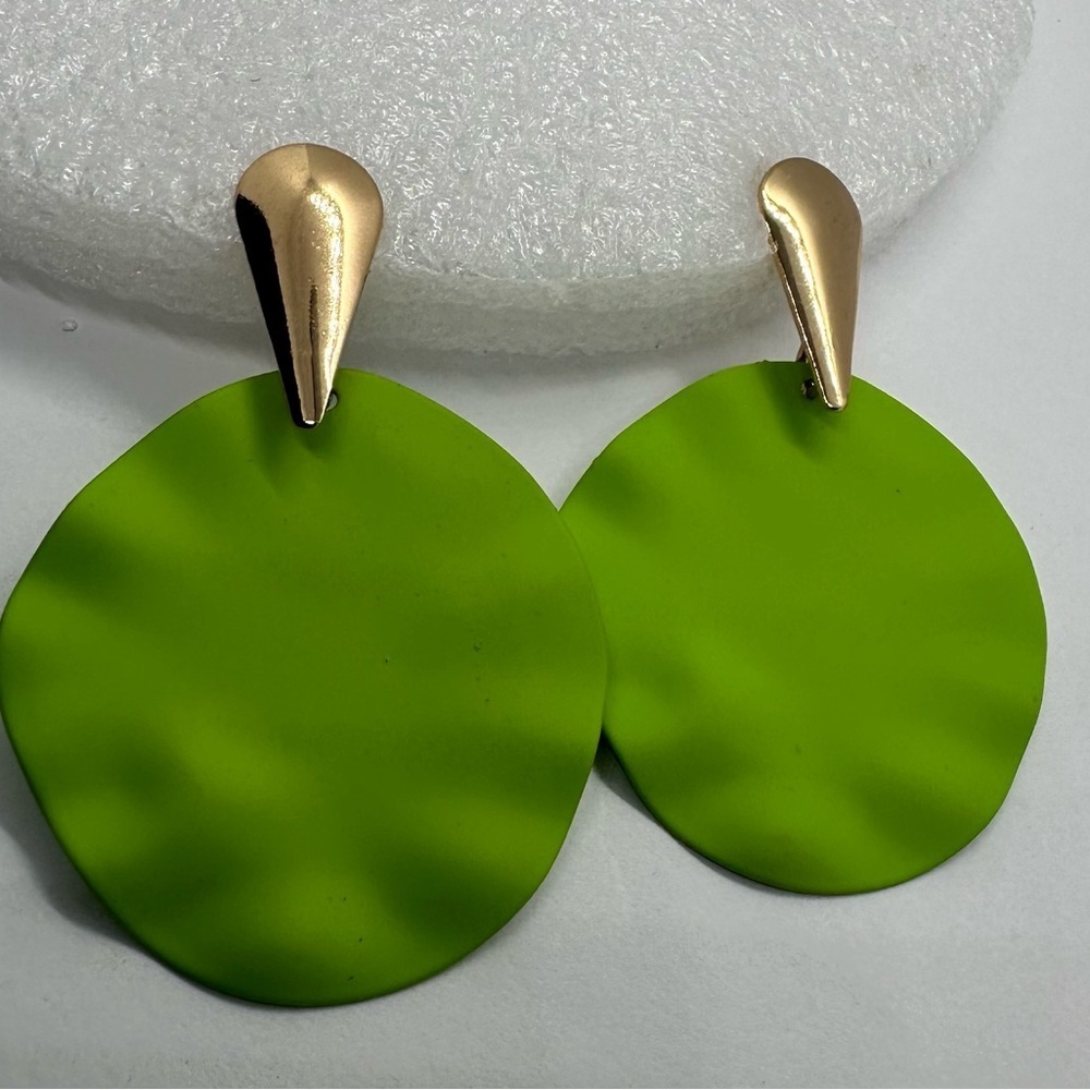 NWT |Statement Lime Green Wavy Disc Earrings |Gold Tone Post |Boho Chic |2" Drop